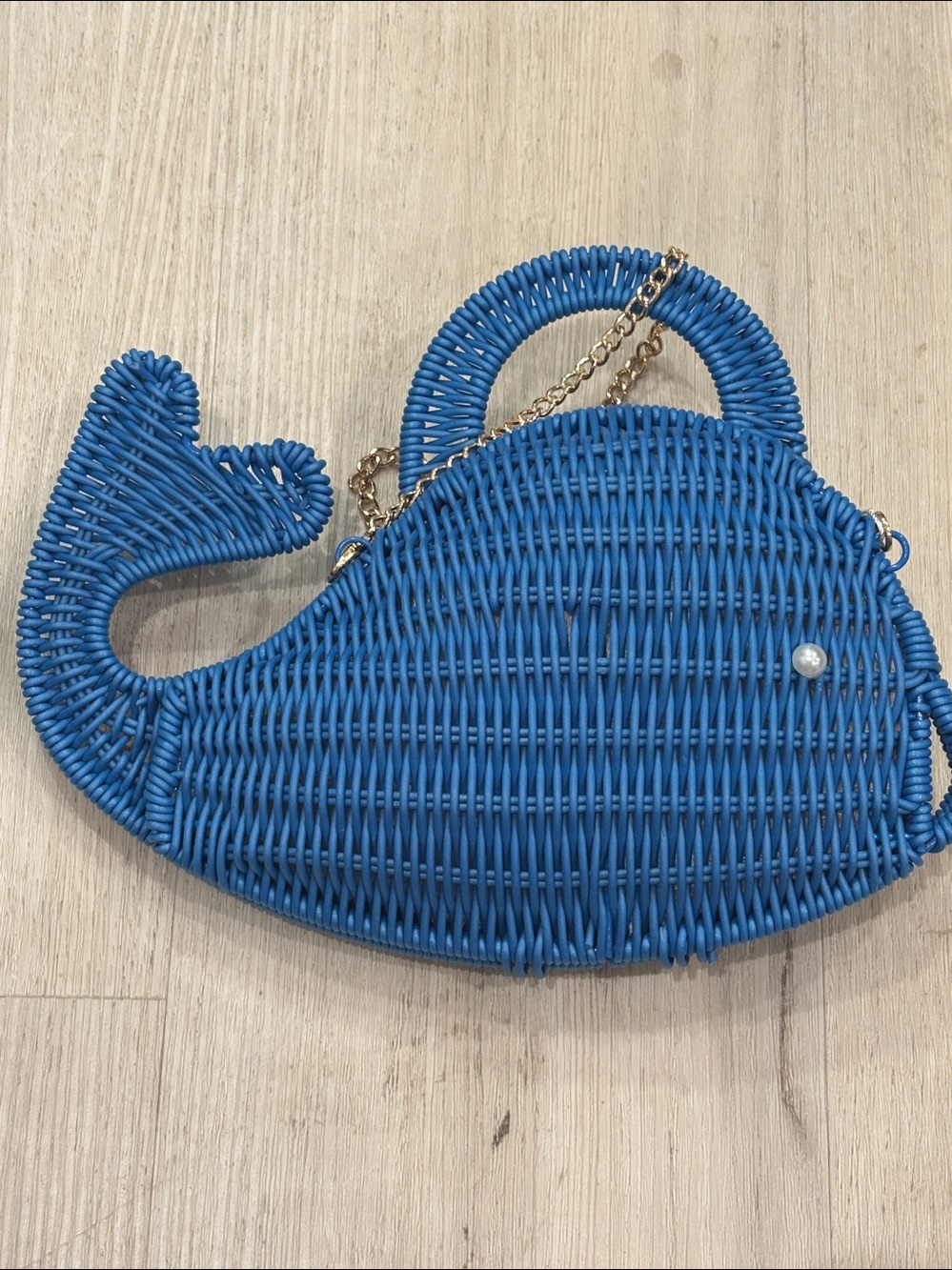 NWT Tommy Bahama blue Wicker Whale crossbody/ Handbag - Picture 2 of 5